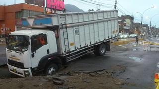 Desde WhatsApp: Aniego se traga camión e inunda calles y viviendas [VIDEO]