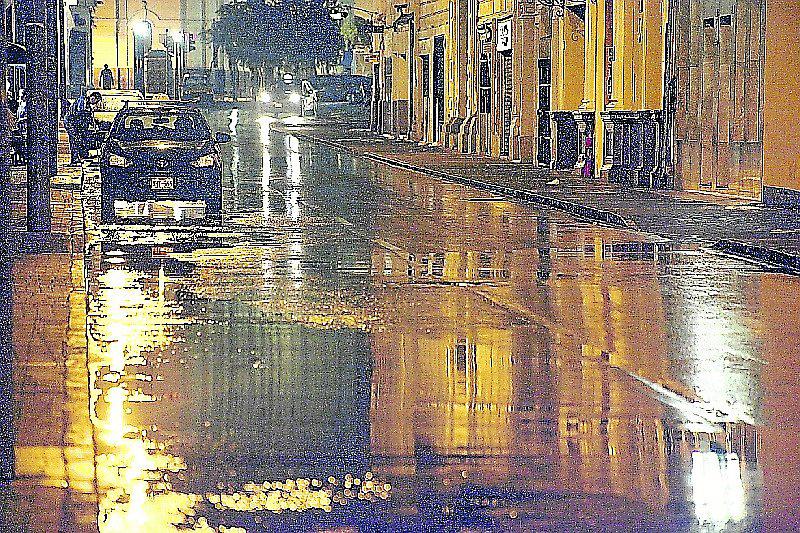 Lluvia asusta a los limeños