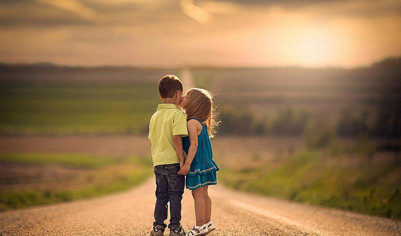 ¿Qué deben hacer los padres cuando sus niños están enamorados?