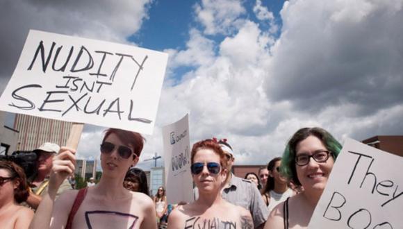 Manifestación masiva por el derecho de las mujeres a pasear en topless 