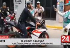 Policías huyen de fiscalizadores en plena inspección municipal│VIDEO