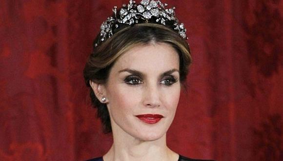 Reina Letizia impacta por maquillaje elegante en alfombra roja