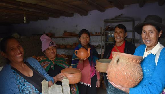 Marilú Cruz, Gavina Martínez, Yovani Cusma, Liz Díaz y María Torres viven en Huarguesh, distrito de Kichki, en la región Huánuco. Fotos: Programa Juntos.