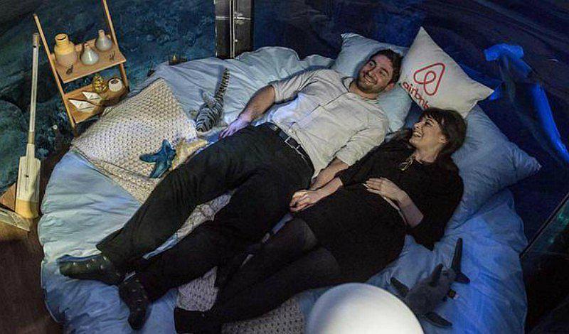 ¡Y no lo sabías! Mira los pros y contras de tener sexo en una cama de agua