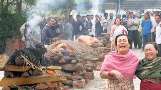 ​Nepal: Muertos son incinerados masivamente en las calles