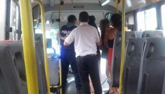 Conductor de bus roba celular a mujer que se quedó dormida