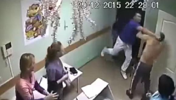 ​YouTube: Médico mató de un puñete a hombre 'faltoso' con enfermera [VIDEO]