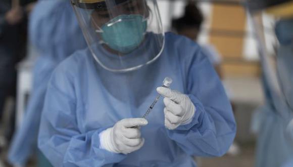 El Perú recibirá en enero un millón de vacunas contra el COVID-19 de parte de la empresa Sinopharm. (GEC)

Jornada de vacunación contra influenza, tétano y difteria en el puesto de salud de Ciudad de Gosen, Villa María del Triunfo.

Fotos: Renzo Salazar