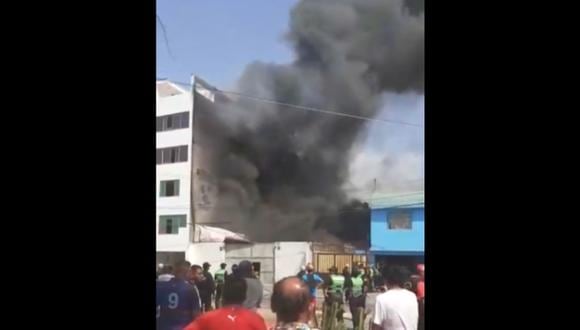 Reportan incendio en San Martín de Porres. Foto: Facebook