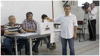 Ollanta Humala emitió su voto y dijo que la "familia peruana está enlutada" 