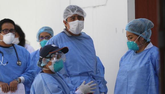 Arequipa:  El presidente de la Federación Médica de Arequipa, René Flores, dijo que 50 médicos se contagiaron de COVID-19 en los últimos tres meses.