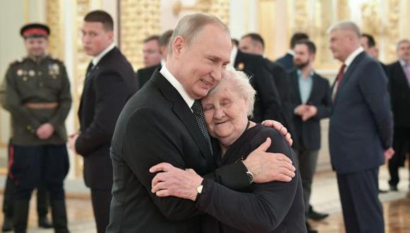 Putin y Putina, madre negada por el autócrata ruso.