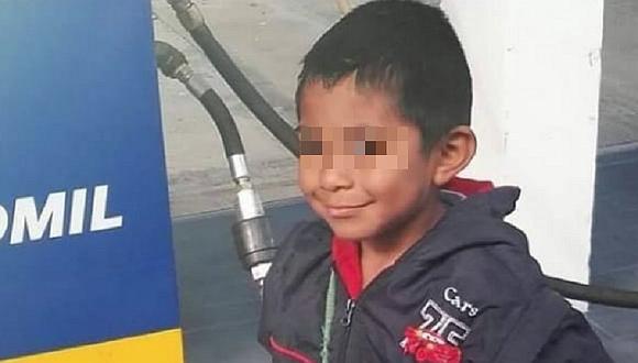Niño peruano conmueve las redes por lo que lleva dentro de su vieja bolsa 