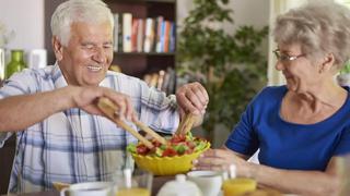 Comer para vivir: la alimentación del adulto mayor