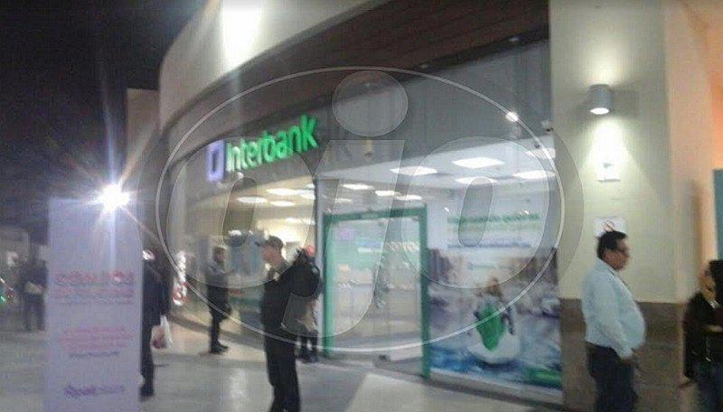 Chorrillos: delincuentes en motos asaltan banco de Real Plaza (VIDEO)