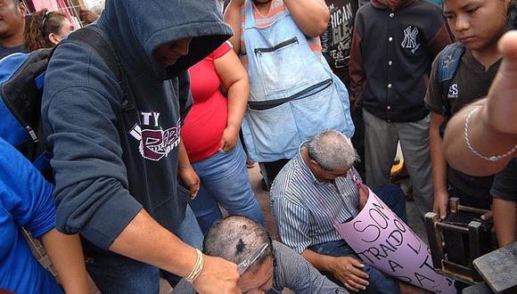 México: Rapan a profesores por dictar clases durante protesta [FOTOS]