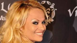 Se subasta en Rusia un baile con Pamela Anderson 