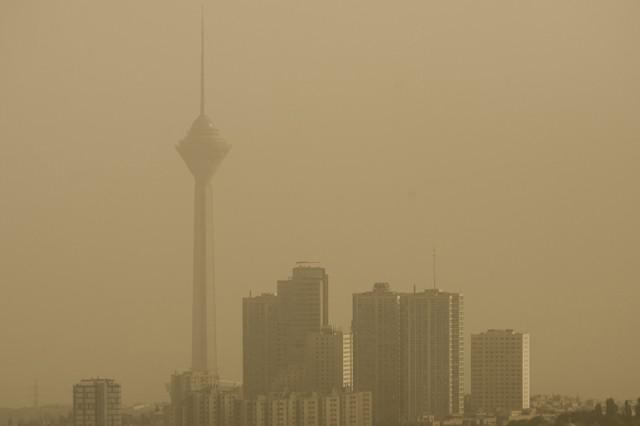 Cuatro mil 460 personas mueren en Teherán por contaminación insoportable