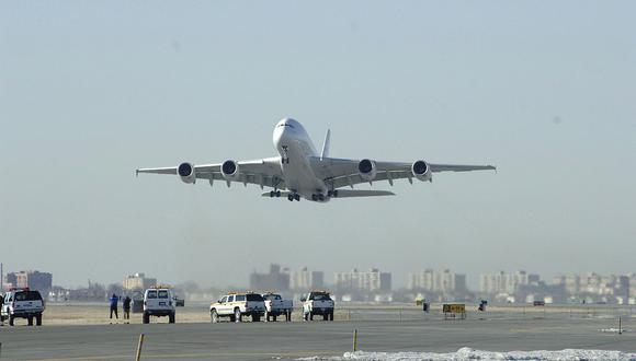 ​Avión de Dubai aterriza en Nueva York porque pasajeros empezaron a sentirse mal