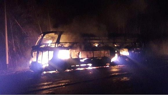 Huancayo: Bus se incendia y 50 pasajeros salvan de morir 