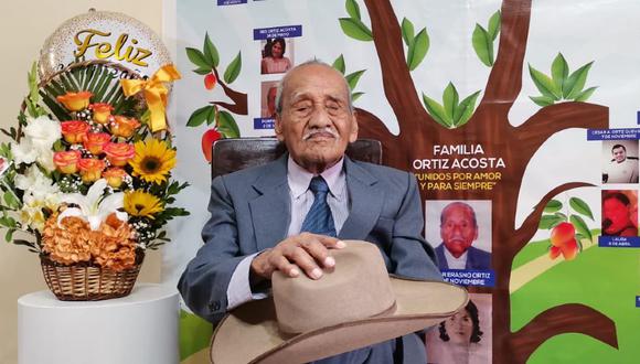 Chiclayo: abuelito cumplió 100 años de vida y lo celebró recitando su propio poema (Foto: Sandro Chambergo)