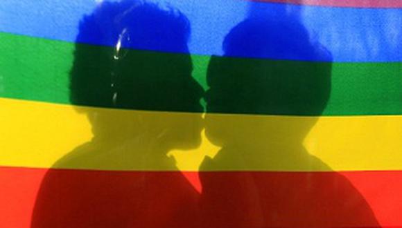 Francia promulga ley de matrimonio homosexual