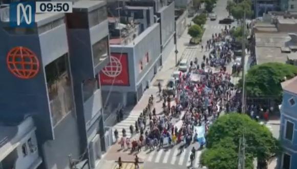 Manifestantes continúan movilizándose por el Cercado de Lima. Foto: Canal N