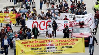 ​Maestros de colegios en Colombia protestan a ritmo de cumbia