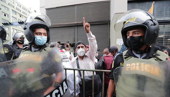Manifestantes a favor de Pedro Castillo agredieron a la prensa este 8 de marzo. (Foto: GEC)