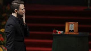 Juan Gabriel: 'Novio' lloró y le cantó "¿Por qué me haces llorar?" [VIDEO] 