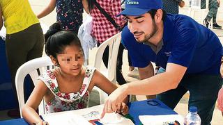 Venezolanos brindan ayuda social en colegio a manera de agradecimiento