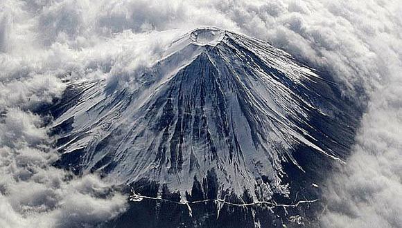 Mueren dos alpinistas tras caer mientras escalaban el monte Fuji 