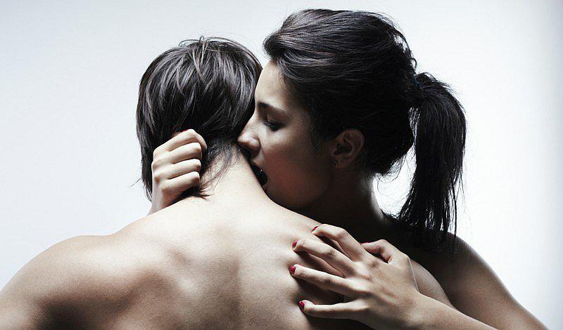 ¿Cómo tocar a un hombre en la intimidad? ¡Checa estos tips!