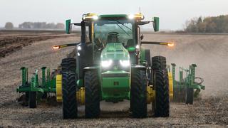 Ucrania: Ejército de Rusia roba 27 tractores, pero no los puede usar porque dueño bloquea software