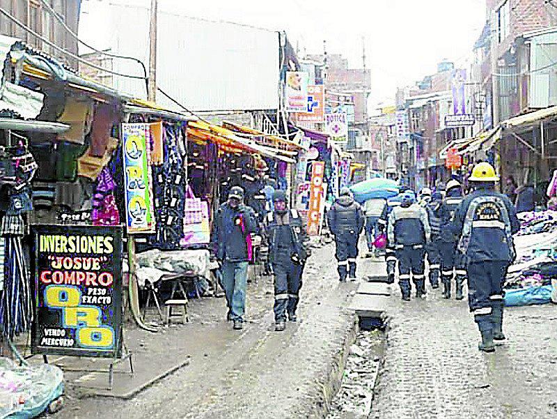 Puno: Pistoleros asaltan tiendas para llevarse oro 