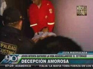 Hombre se clava un cuchillo en el estómago por decepción amorosa [VIDEO]