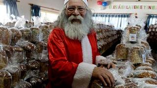 "Papá Noel paraguayo" regala 10 mil panetones por navidad