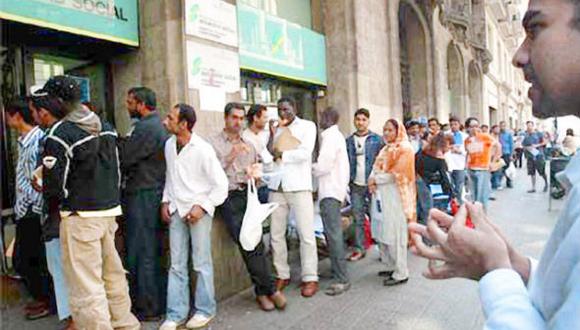El 31% de los españoles están a favor de expulsar a inmigrantes desempleados 