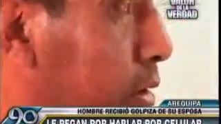 Arequipa: Mujer agarró a palos a su esposo porque este contestó celular a escondidas [VIDEO]