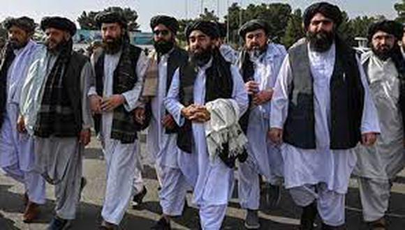 Talibanes exigen barba para trabajar en el aparato estatal.
