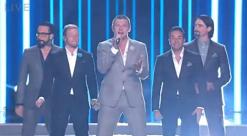 Los Backstreet Boys vuelven a cantar este éxito y alocan a más de una [VIDEO]