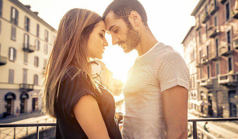 ¿Por qué salir con una persona del signo opuesto es tu mejor opción?