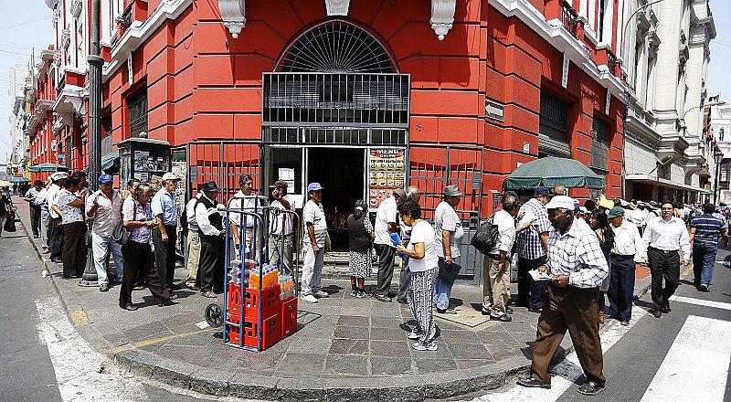 Fonavi: Mayores de 80 años continúan sin cobrar sus aportes