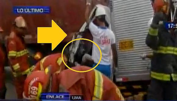San Juan de Lurigancho: choque deja a chofer atrapado dentro de vehículo (VIDEO)