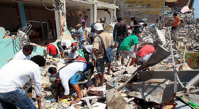 Terremoto en Ecuador: Se eleva a 480 la cifra de muertos 