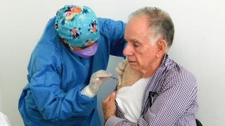 COVID-19: Más de 1000 adultos mayores de Miraflores recibieron vacuna bivalente 