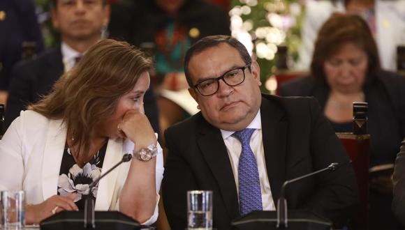 La presidenta Dina Boluarte y su premier Alberto Otárola son inseparables en el poder.