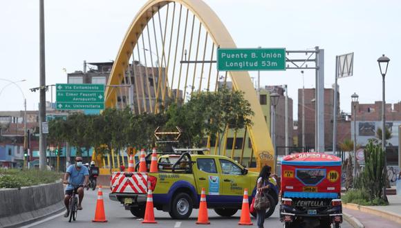 La concesionaria Lima Expresa continúa con la evaluación del puente Bella Unión tras incendio del pasado sábado. (Foto: Lino Chipana/GEC)