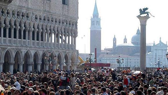 Semáforos controlarán a las oleadas de turistas que invaden romántica Venecia