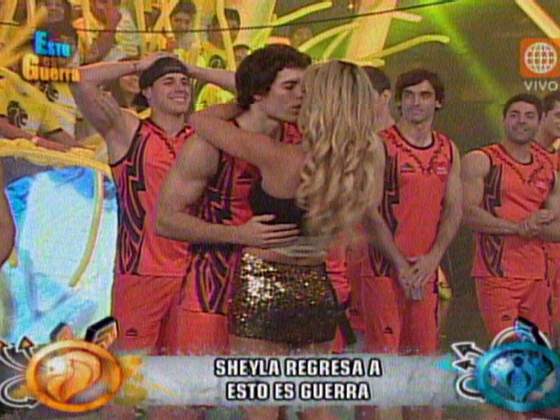 Sheyla Rojas besa a Patricio Parodi tras regresar a Esto Es Guerra